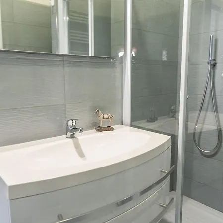 Apartamento Sirio Mit Gemeinschaftspool Und 200 M Vom Entfernt By Interhome