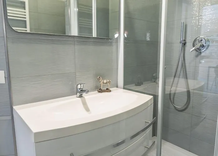 Apartment Sirio Mit Gemeinschaftspool Und 200 M Vom Entfernt By Interhome